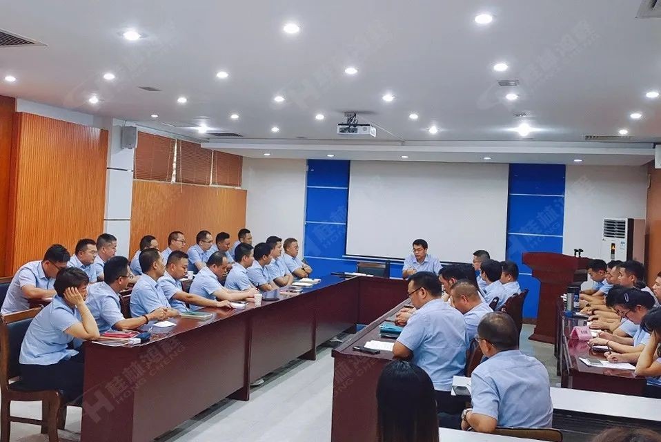 再創(chuàng)輝煌！桂林鴻程礦山設(shè)備磨粉機(jī)2022銷(xiāo)售大會(huì)圓滿召開(kāi)